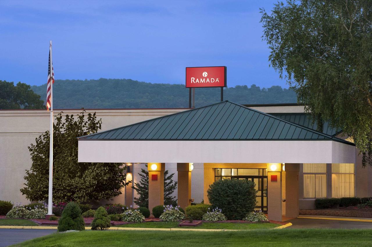 Ramada By Wyndham Cortland Hotel & Conference Center Exterior photo